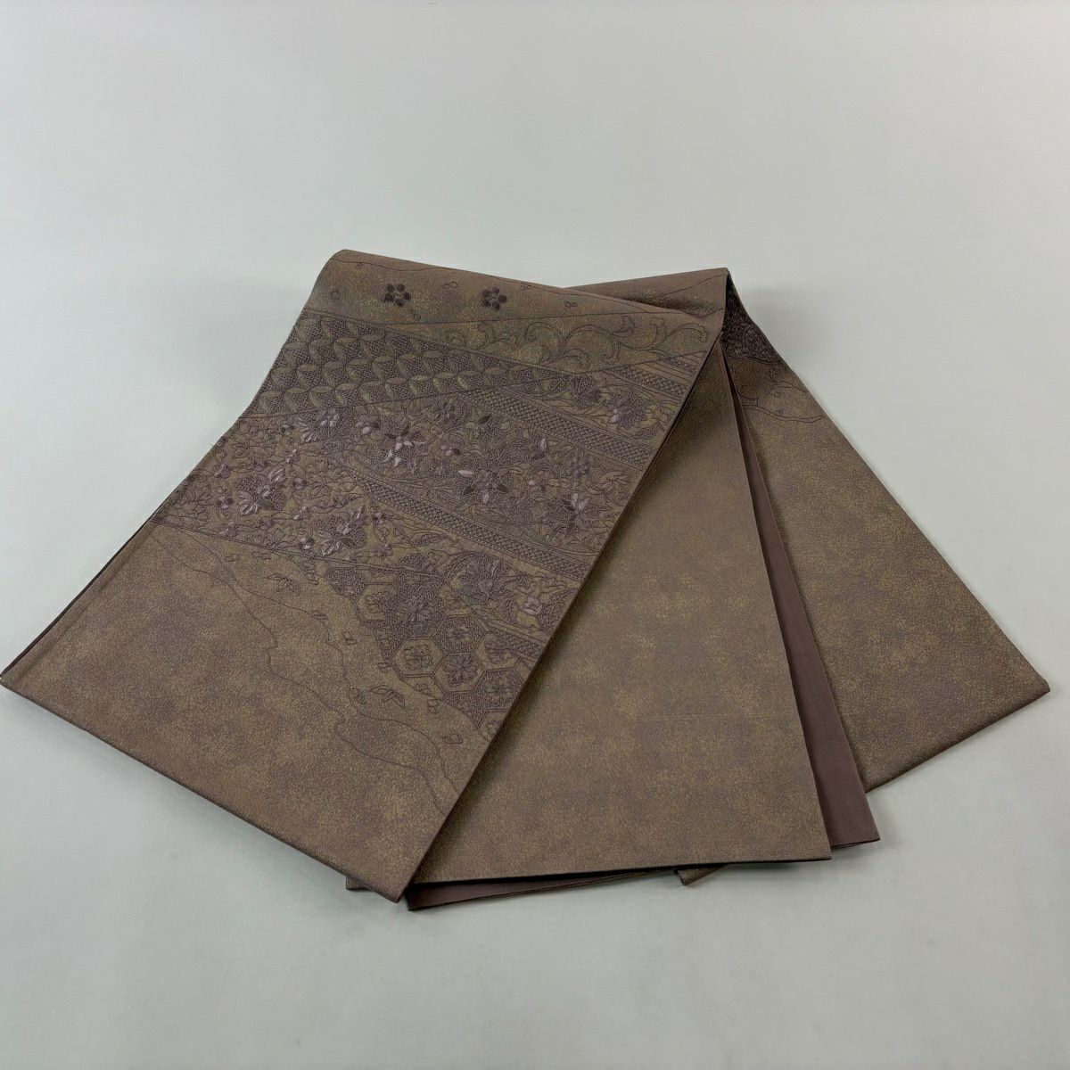 【美品】 袋帶 秀品級 草花紋紋 七寶紋 刺繡 金絲 紫色 お太鼓柄 純蠶絲