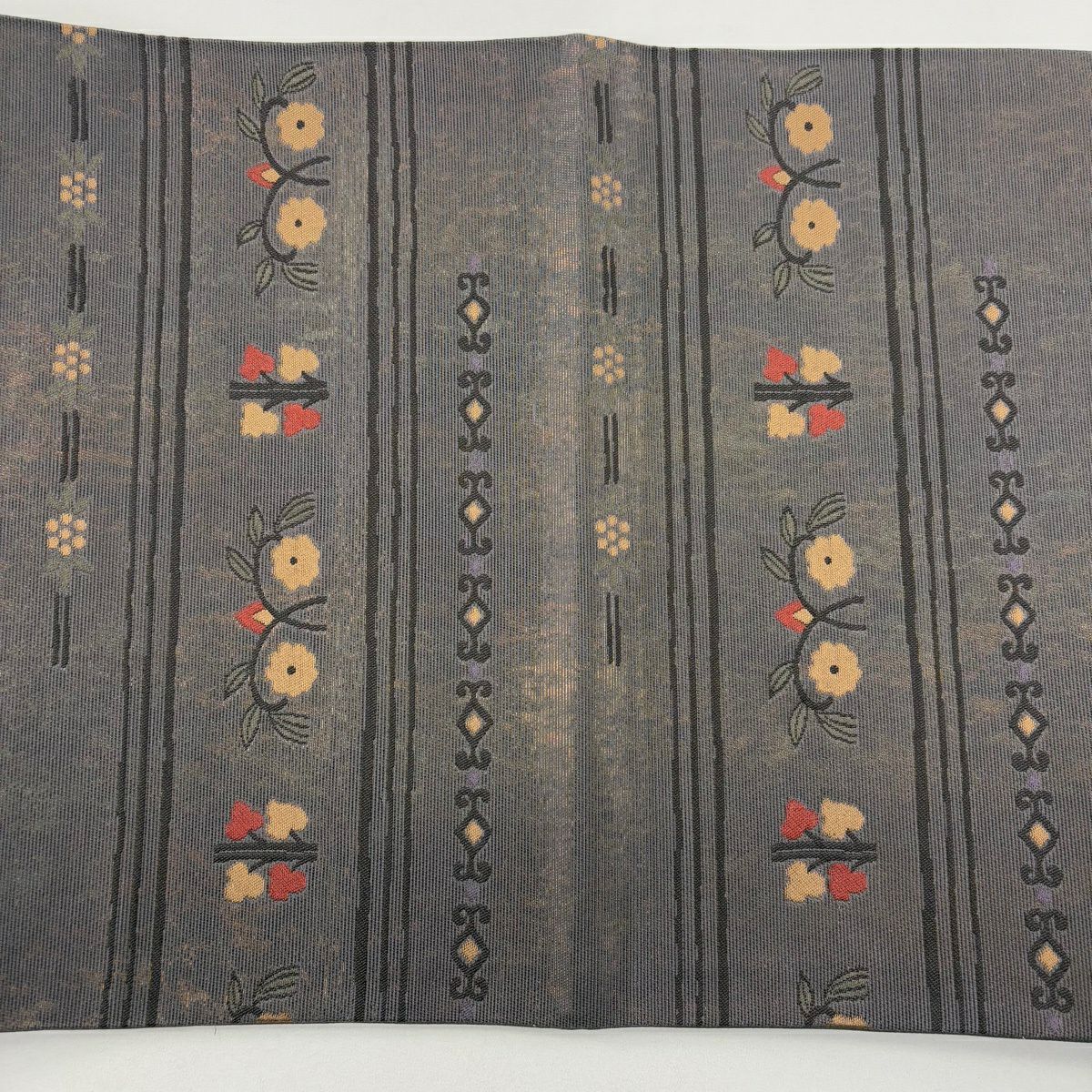 【美品】 袋帶 秀品級 橫段 草花紋紋 金金箔 灰紫色 お太鼓柄 純蠶絲
