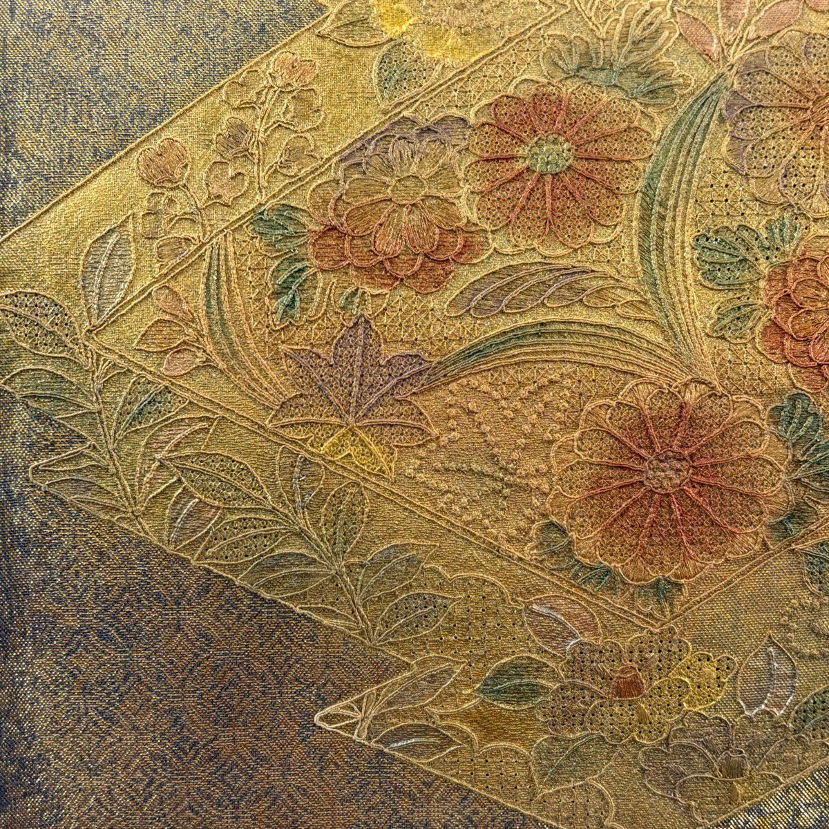 【美品】 袋帶 秀品級 草花紋紋 菊花花 刺繡 金銀彩 金色 大鼓圖案 純蠶絲