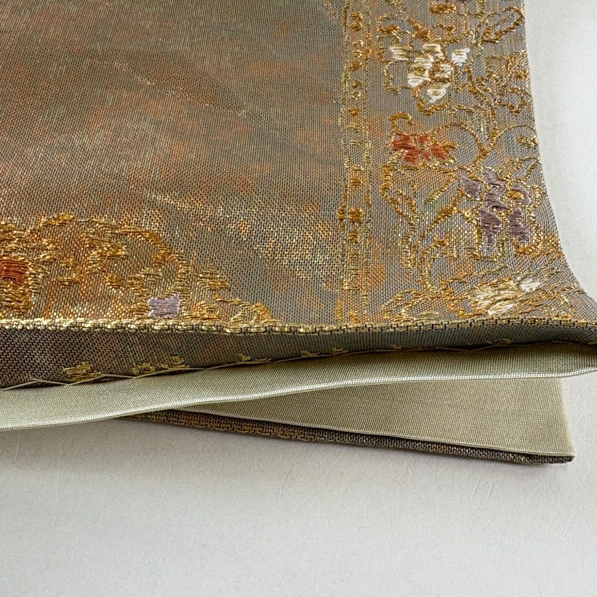 【美品】 袋帶 秀品級 華紋 草花紋 金糸 金金箔 灰茶 六通 純蠶絲