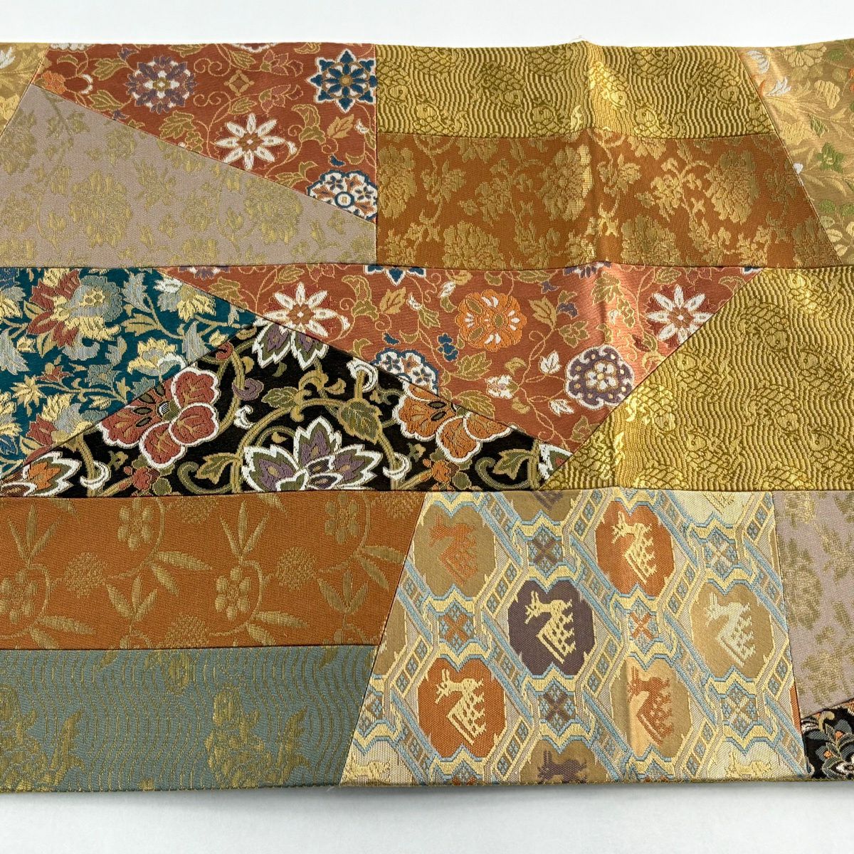 【美品】 袋帶 秀品級 花唐草紋 荒磯 金金箔 金色 六通 純蠶絲