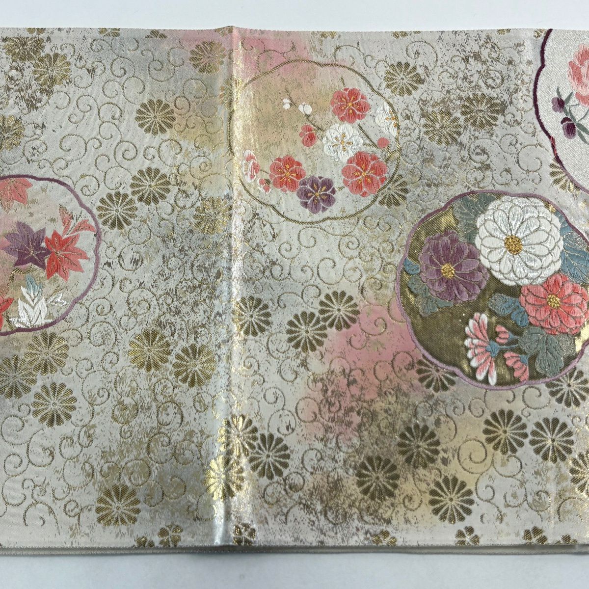 【美品】 袋帶 秀品級 關西仕立 雪白牡丹 菊花唐草紋 刺繡 金銀彩 六通 純蠶絲