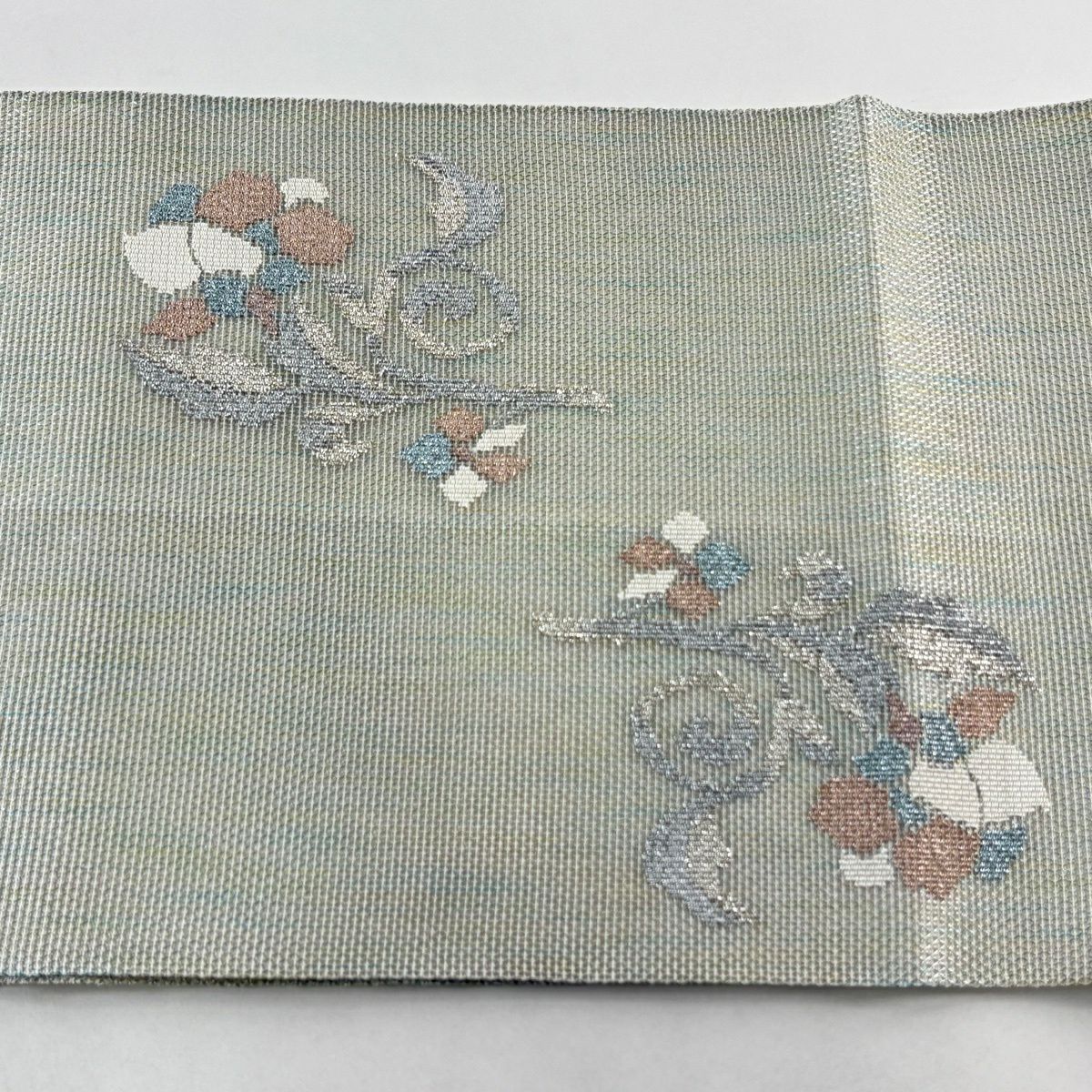 【美品】 袋帶 秀品級 夏帶 縞 草花紋 金銀彩 薄綠 お太鼓圖案 純蠶絲