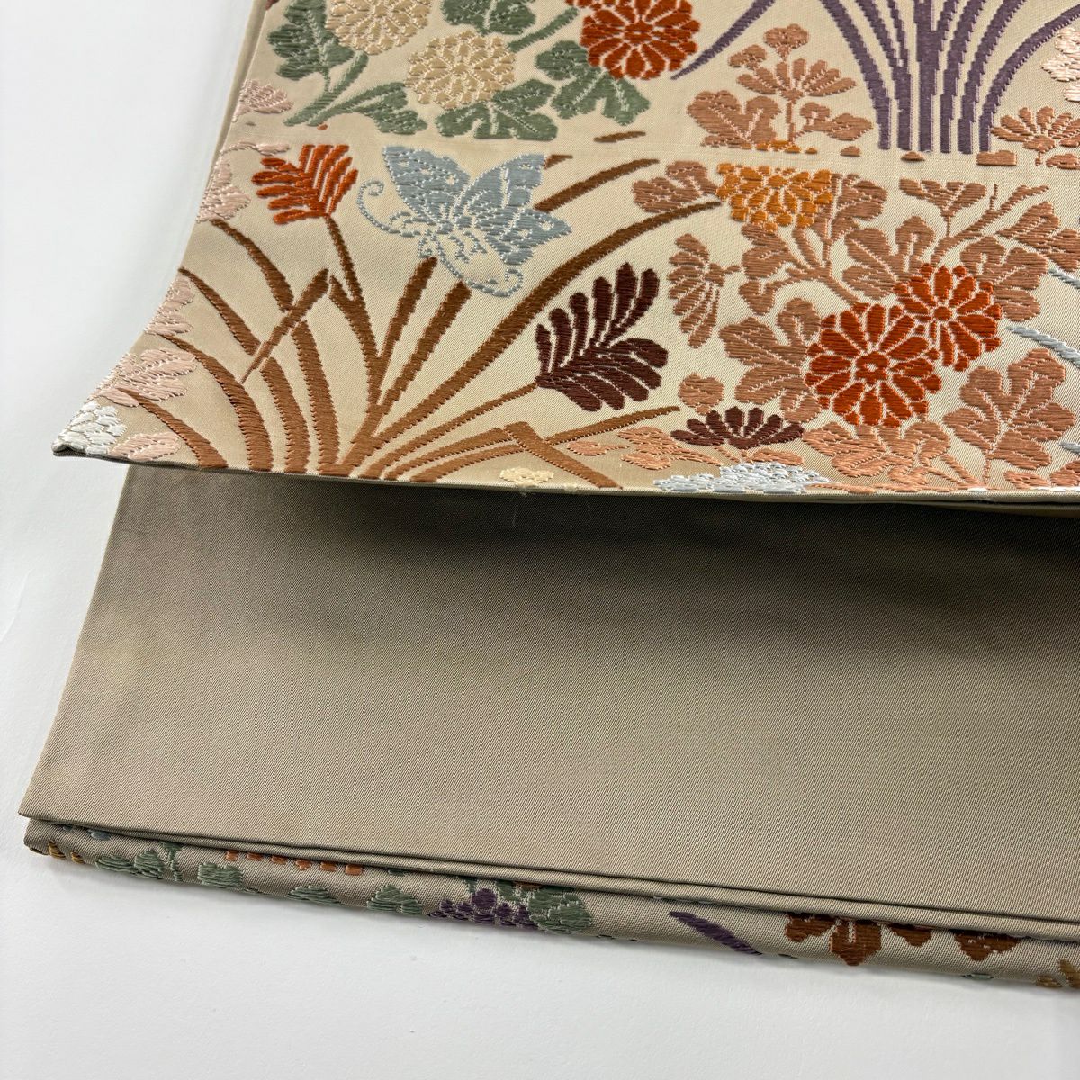 【美品】 袋帶 秀品級 草花紋紋 蝶刺繡 灰茶 六通 純蠶絲
