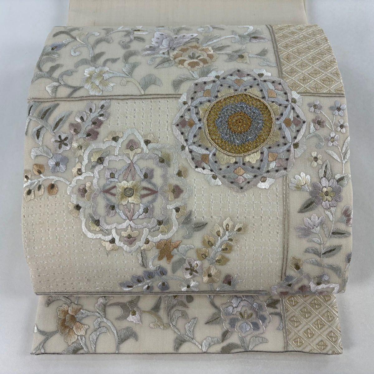 袋帶 逸品級 華紋 草花紋 金銀彩 刺繡 奶油色 大鼓圖案 純蠶絲