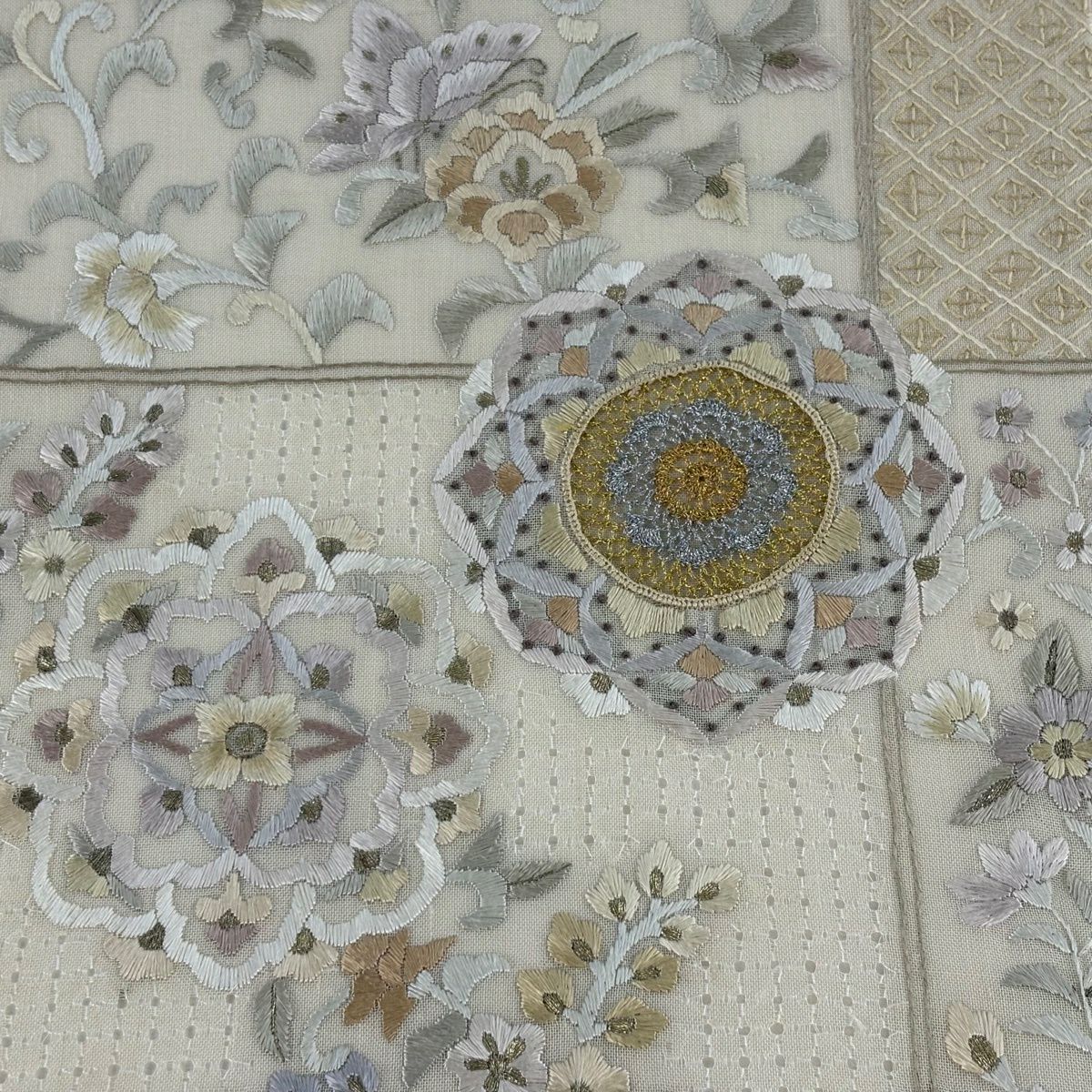 袋帶 逸品級 華紋 草花紋 金銀彩 刺繡 奶油色 大鼓圖案 純蠶絲