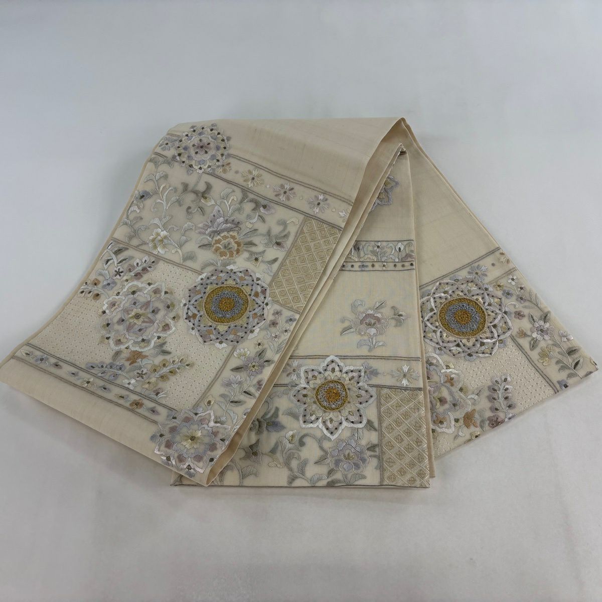 袋帶 逸品級 華紋 草花紋 金銀彩 刺繡 奶油色 大鼓圖案 純蠶絲