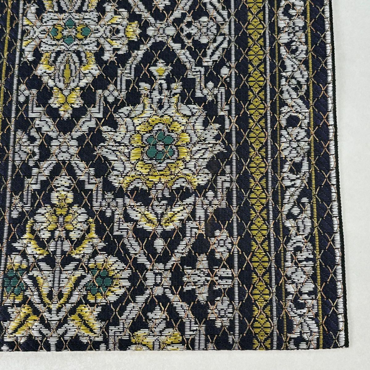 【美品】名古屋帶 逸品級 松樹葉仕立 八寸名古屋帶 草花紋紋 縞紋 金絲 博多織 深藍 純蠶絲