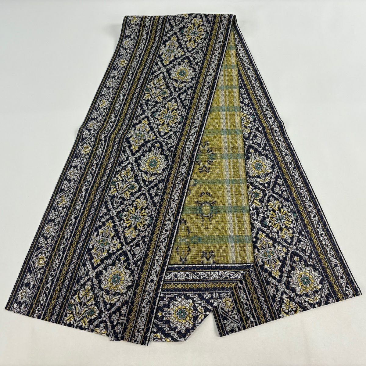 【美品】名古屋帶 逸品級 松樹葉仕立 八寸名古屋帶 草花紋紋 縞紋 金絲 博多織 深藍 純蠶絲