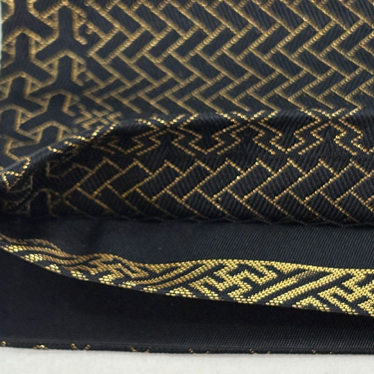 【美品】 袋帶 逸品級 渡文 落款 波 有職紋樣 金金箔 金絲 黑色 お太鼓圖案 純蠶絲