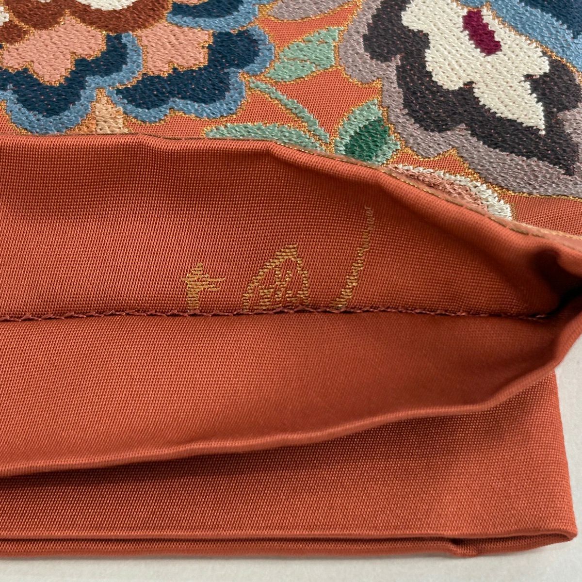 【美品】 袋帶 逸品級 白綾苑大庭 落款あり 關西仕立 華紋 花喰鳥 金金箔 朱 深藍 六通 純蠶絲