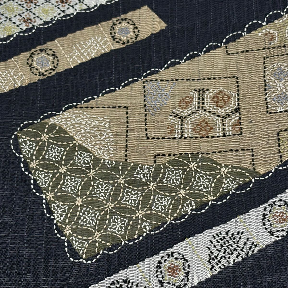 【美品】 袋帶 逸品級 有職紋樣 七寶刺繡 深藍 大鼓圖案 純蠶絲