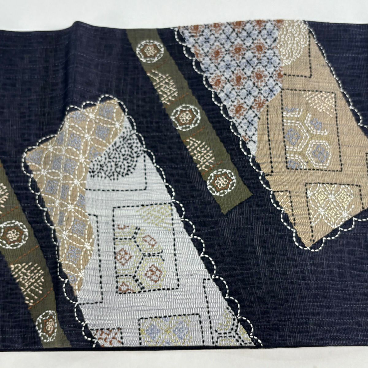 【美品】 袋帶 逸品級 有職紋樣 七寶刺繡 深藍 大鼓圖案 純蠶絲
