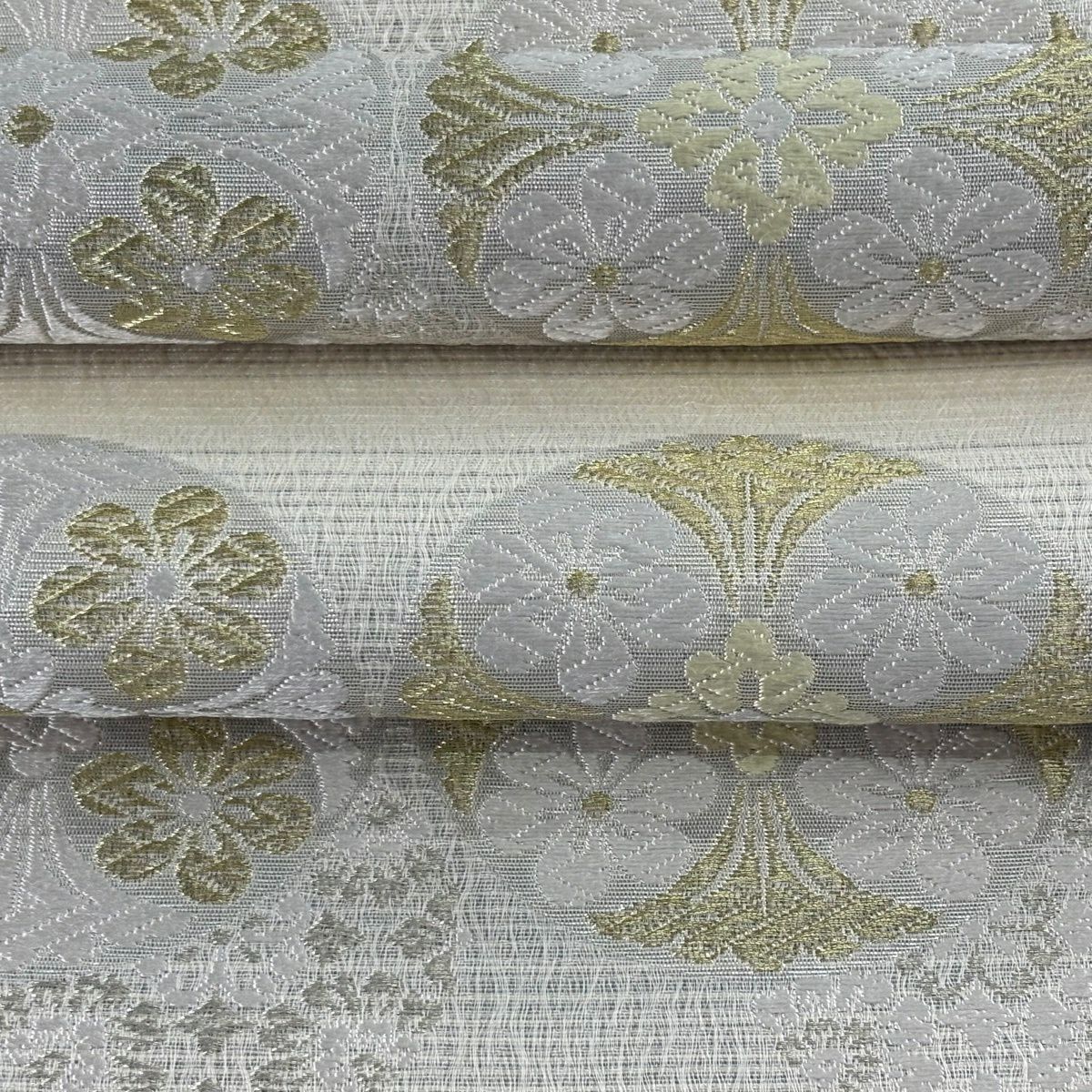 【美品】 袋帶 逸品級 新小石丸 草木染 草花紋紋 浮線綾文樣 金絲 奶油 六通 純蠶絲