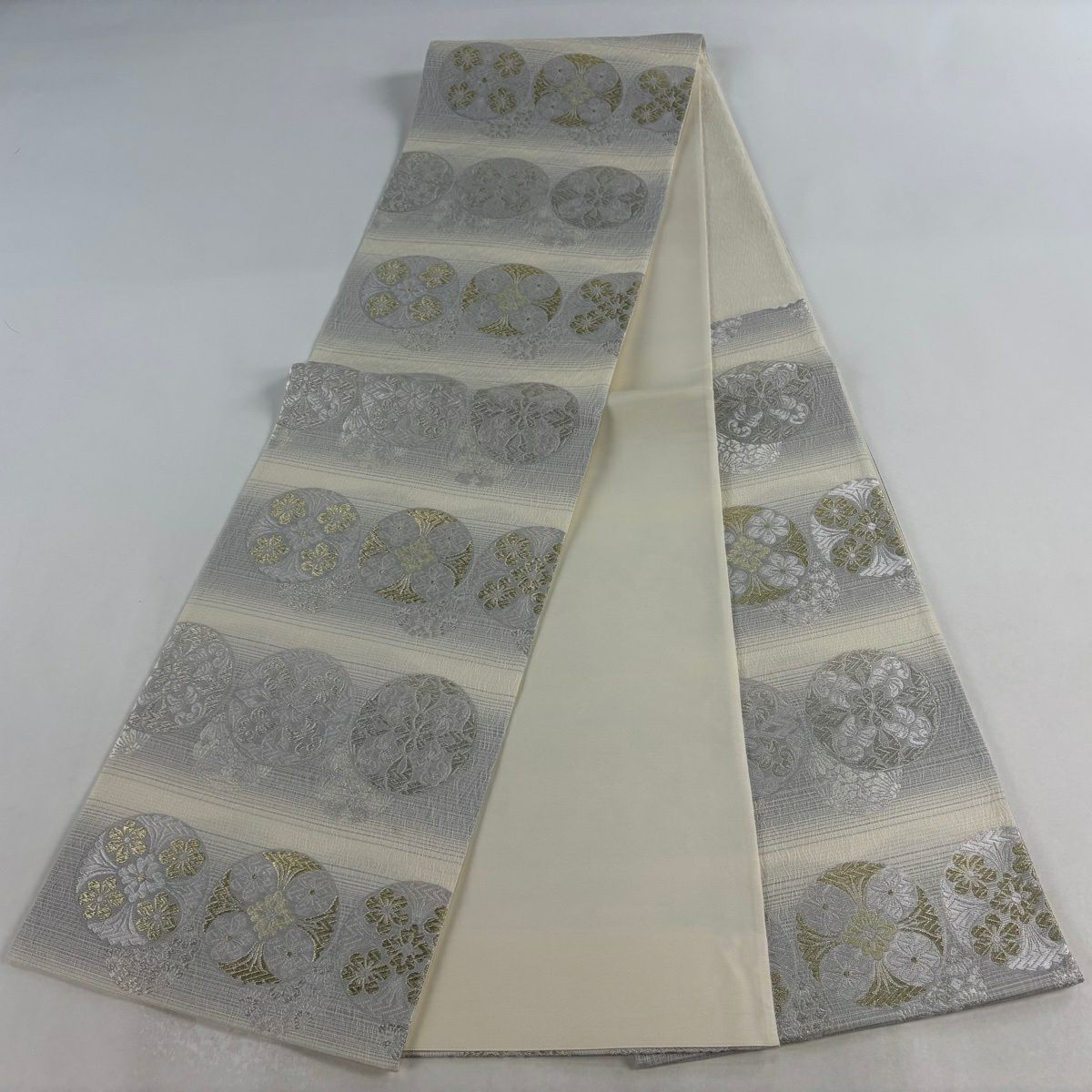 【美品】 袋帶 逸品級 新小石丸 草木染 草花紋紋 浮線綾文樣 金絲 奶油 六通 純蠶絲