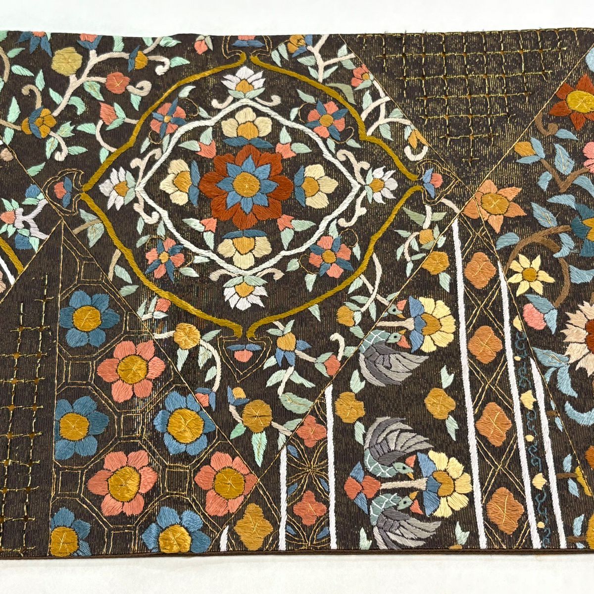 【美品】 袋帶 逸品級 華紋 向鳥刺繡 金絲 焦茶 六通 純蠶絲