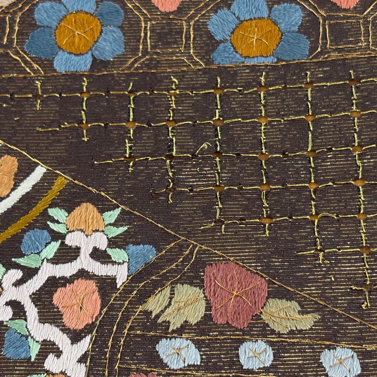 【美品】 袋帶 逸品級 華紋 向鳥刺繡 金絲 焦茶 六通 純蠶絲