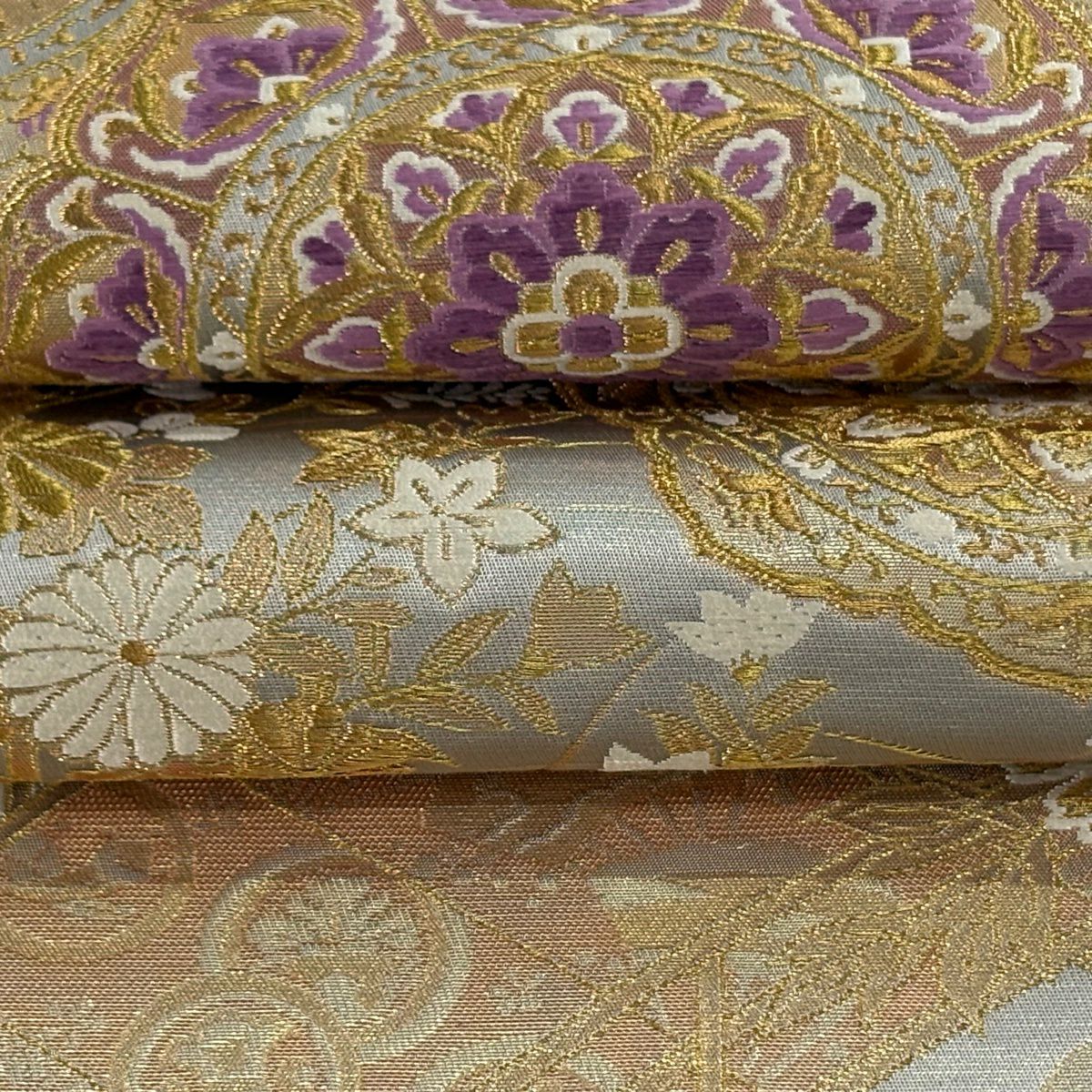 【美品】 袋帶 逸品級 じゅらく 落款あり 帝王紫 華紋 草花紋 金糸 金金箔 灰色 お太鼓柄 純蠶絲