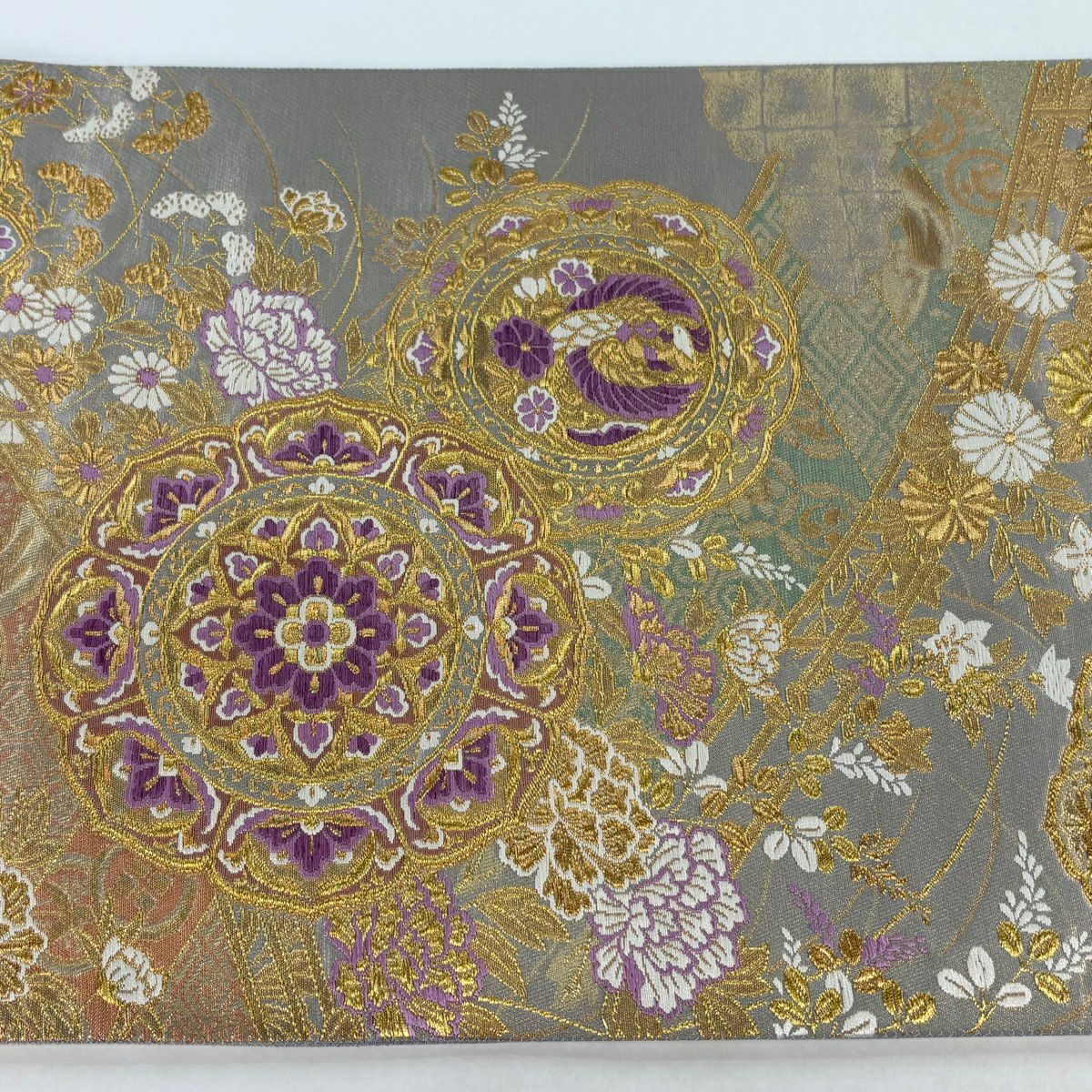 【美品】 袋帶 逸品級 じゅらく 落款あり 帝王紫 華紋 草花紋 金糸 金金箔 灰色 お太鼓柄 純蠶絲
