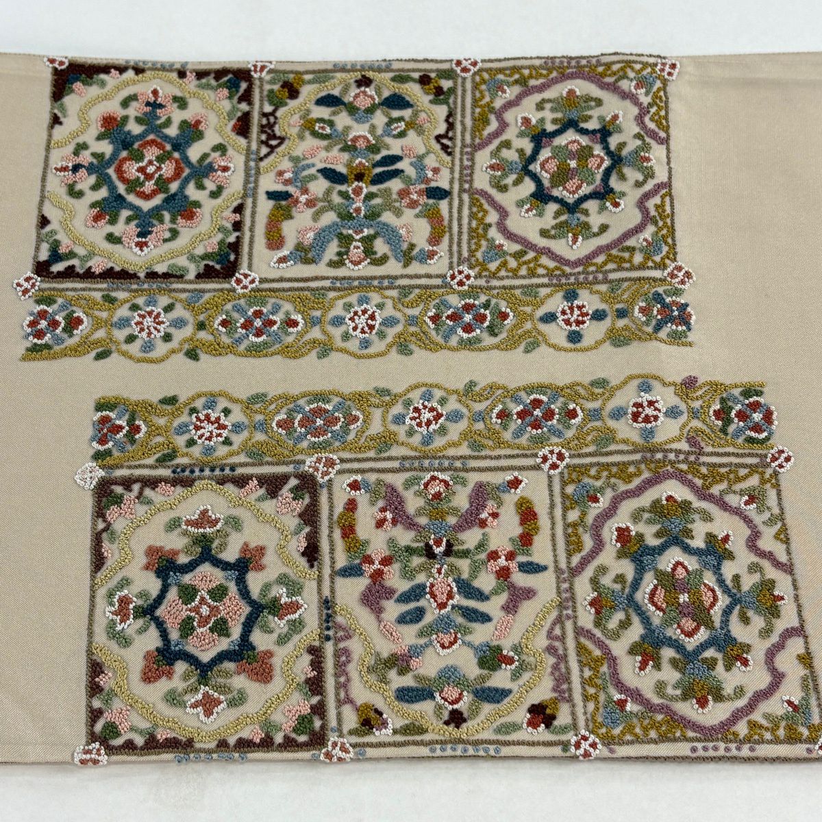 【美品】 袋帶 逸品級 華紋 草花紋 相良刺繡 薄茶 金銀彩 正蠶絲