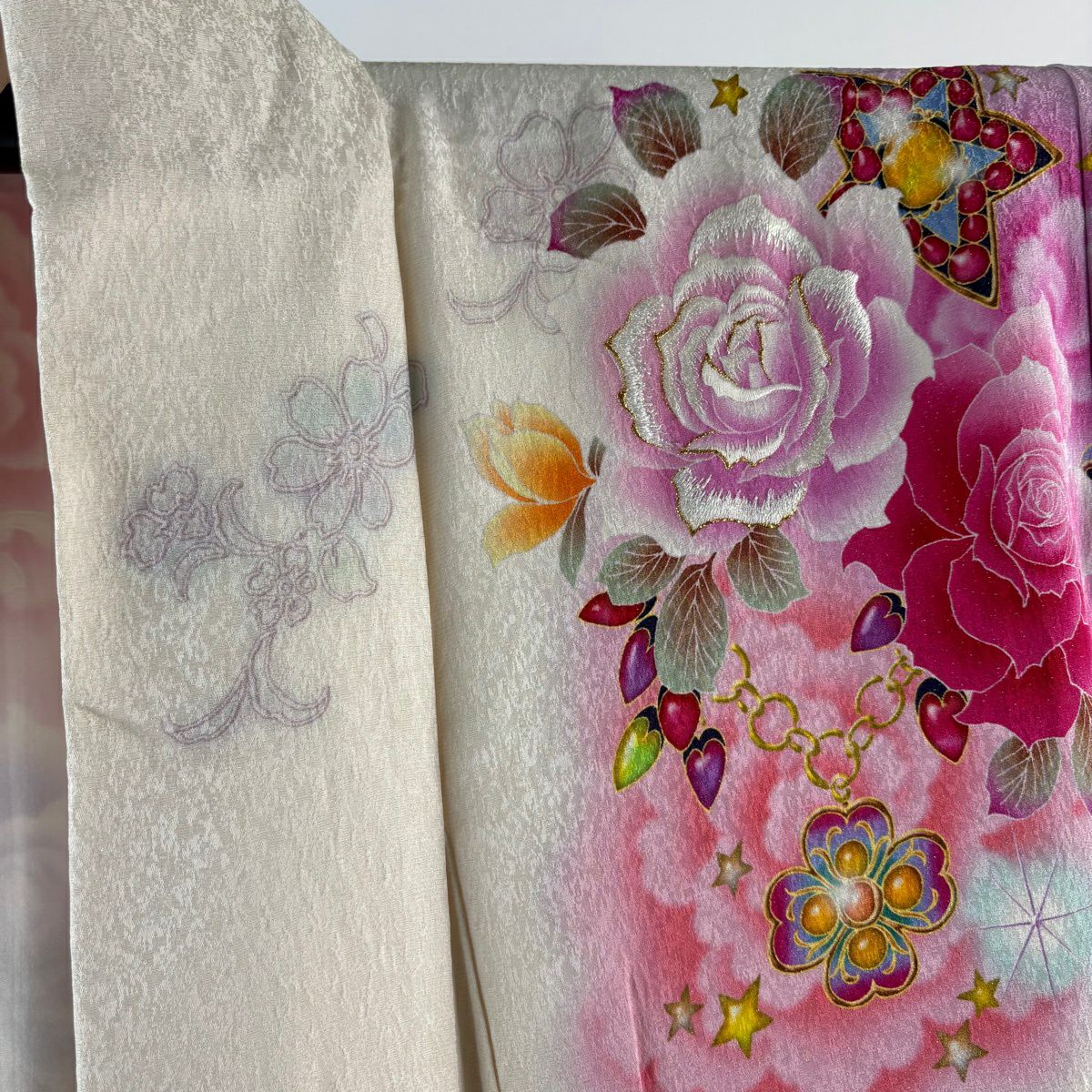 【美品】振袖禮服 身長167cm 袖長69cm L 雙層 落款あり 薔薇 配飾 銀通し 金金箔 奶油色 純蠶絲 逸品級