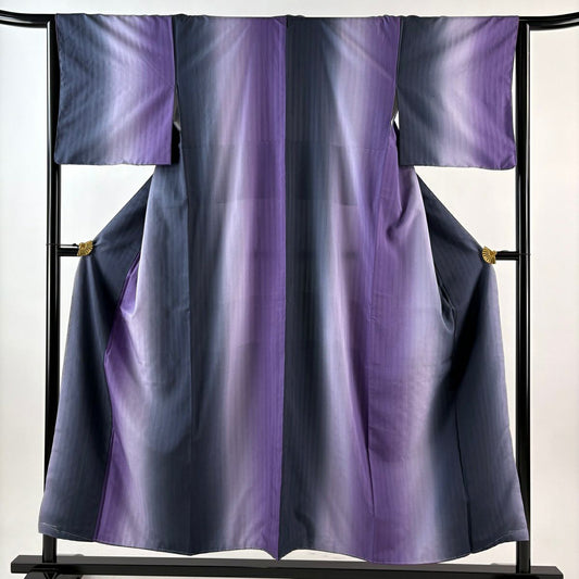 【美品】 紬織 身長154.5cm 袖長64cm M 雙層 小千谷紬織 證書附帶 縱條紋 縱漸層 紫 純蠶絲 逸品級