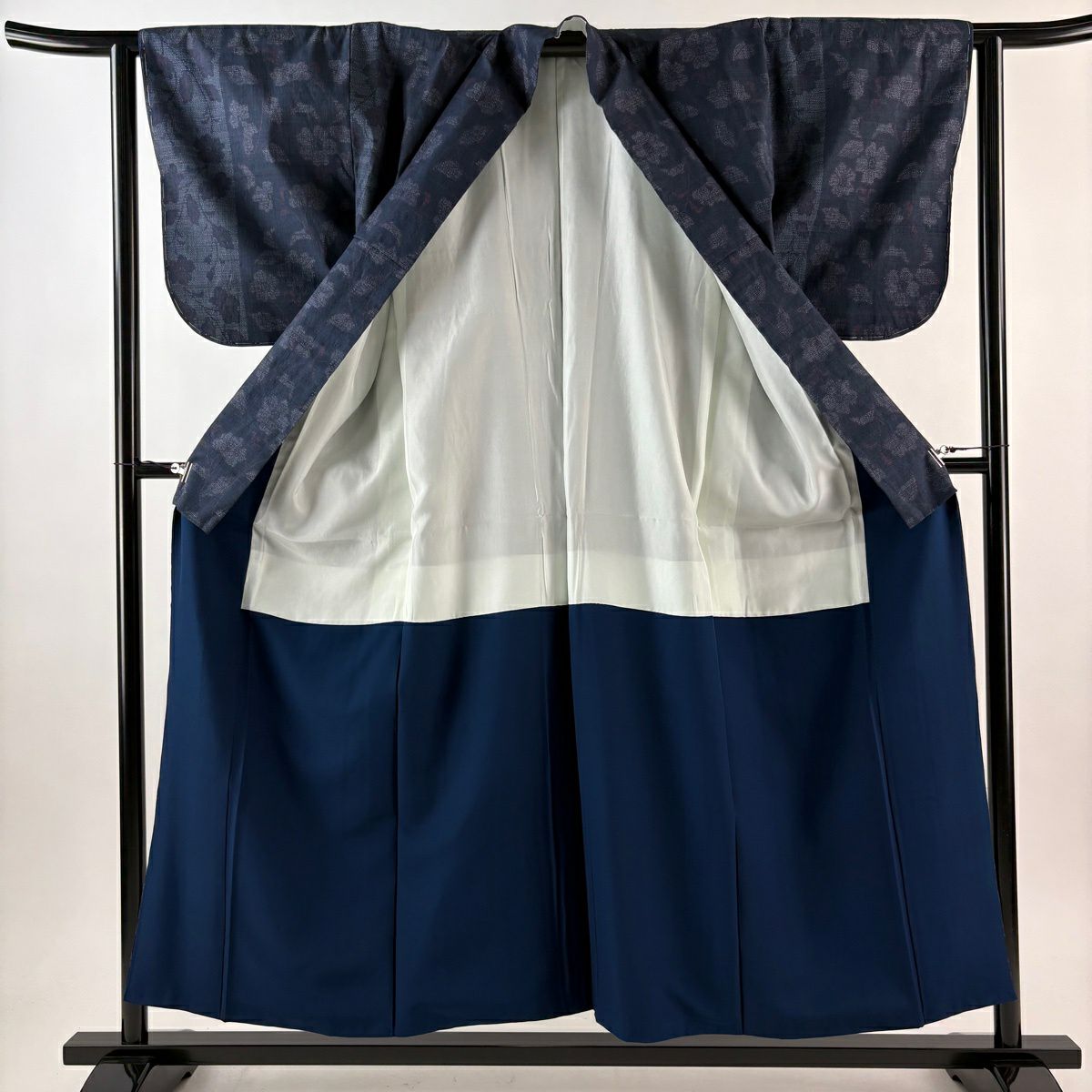 【美品】結城紬織 身長155.5cm 袖長62cm S 雙層 本場結城紬織 證書附帶 草花紋紋 龜甲絣 深藍 純蠶絲 逸品級