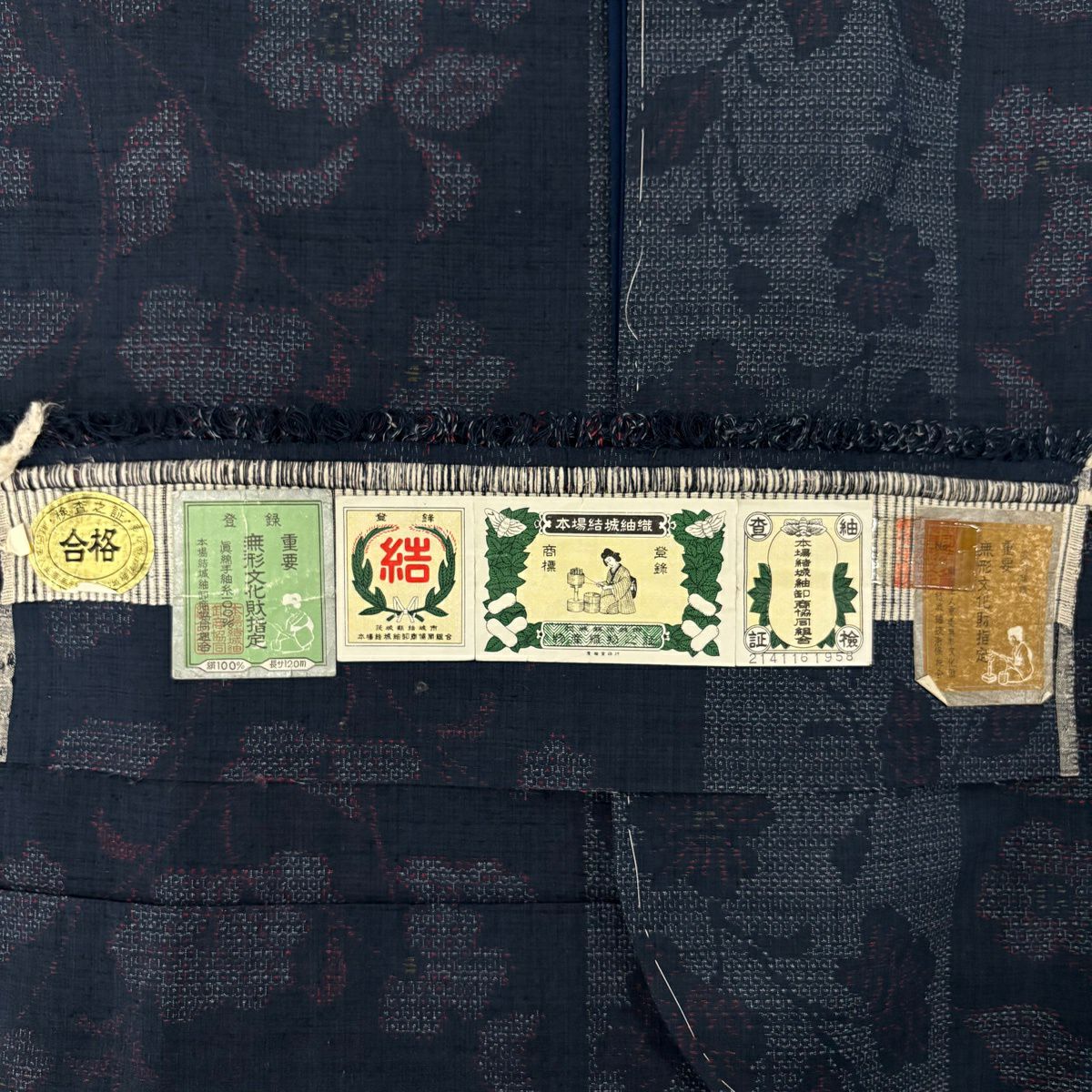 【美品】結城紬織 身長155.5cm 袖長62cm S 雙層 本場結城紬織 證書附帶 草花紋紋 龜甲絣 深藍 純蠶絲 逸品級