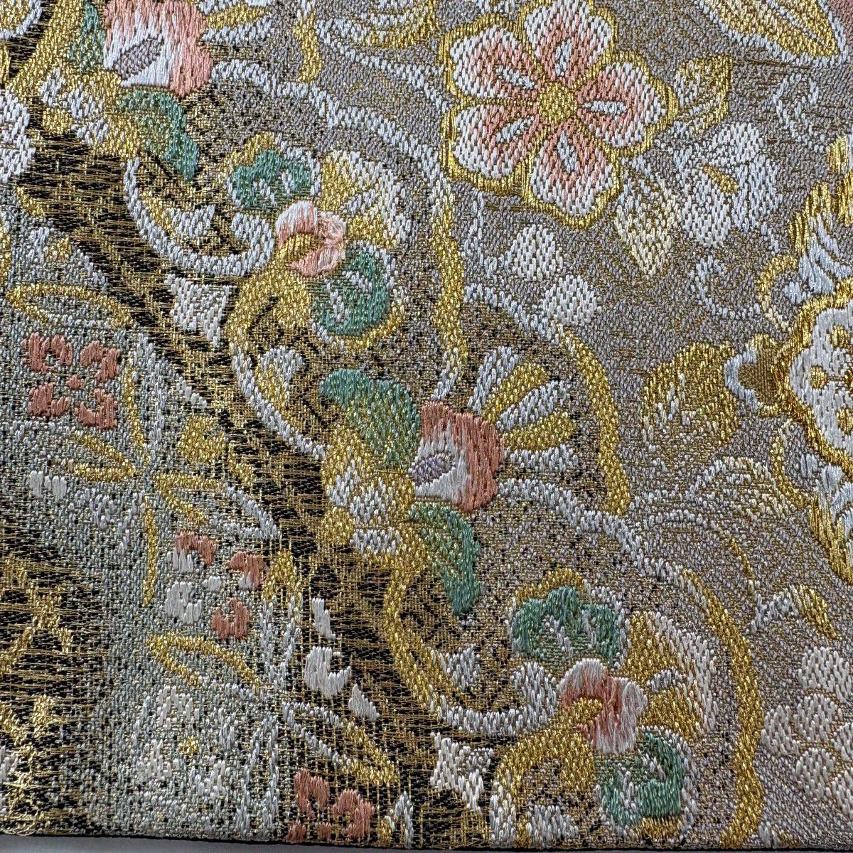 【美品】 袋帶 秀品級 華紋 草花紋 金銀彩 金金箔 米色 六通 純蠶絲