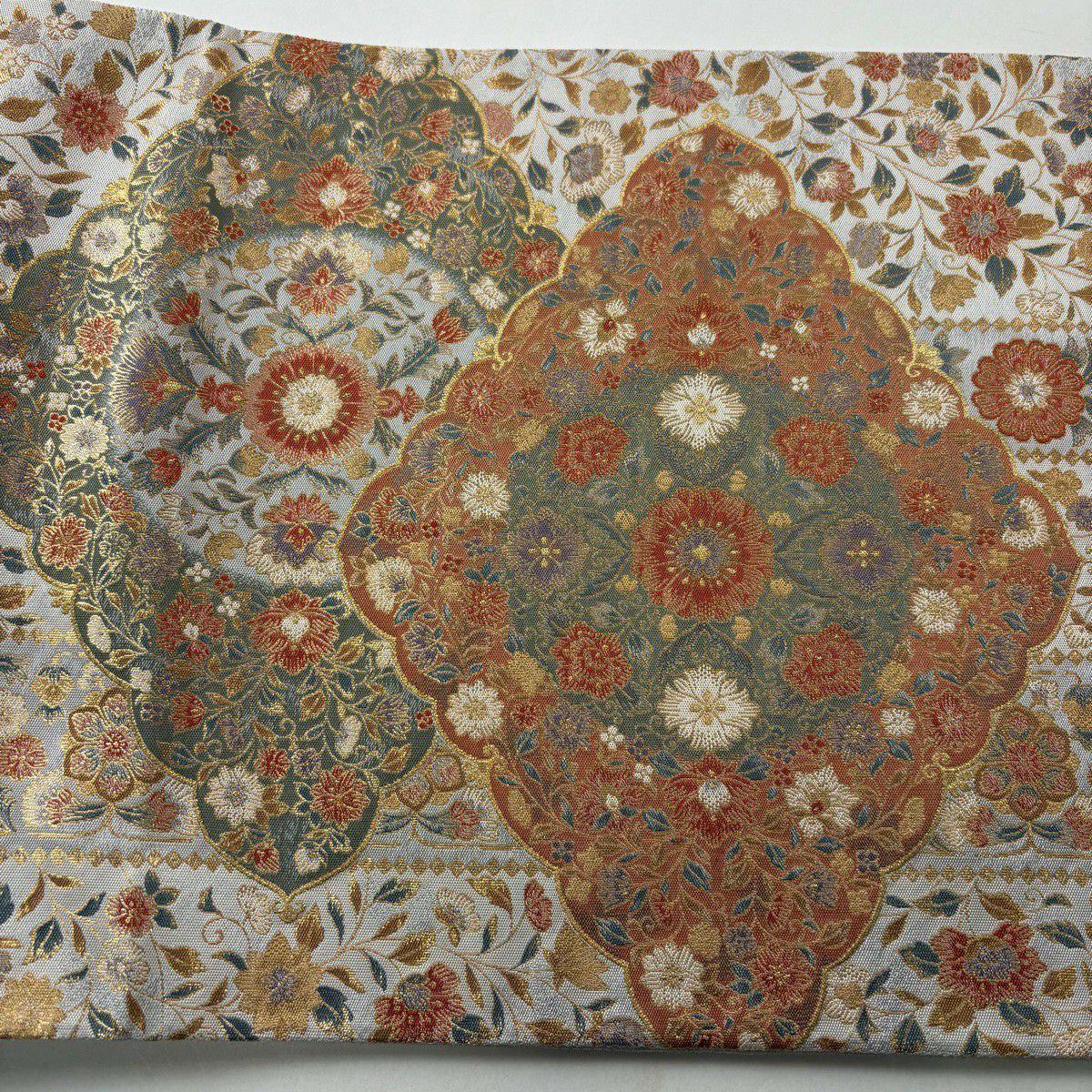 【美品】 袋帶 秀品級 華紋 草花紋 金糸 金金箔 灰白 六通 純蠶絲