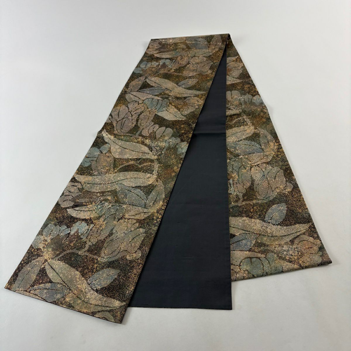 【美品】 袋帶 秀品級 草花紋紋 金銀彩 墨 全通 純蠶絲