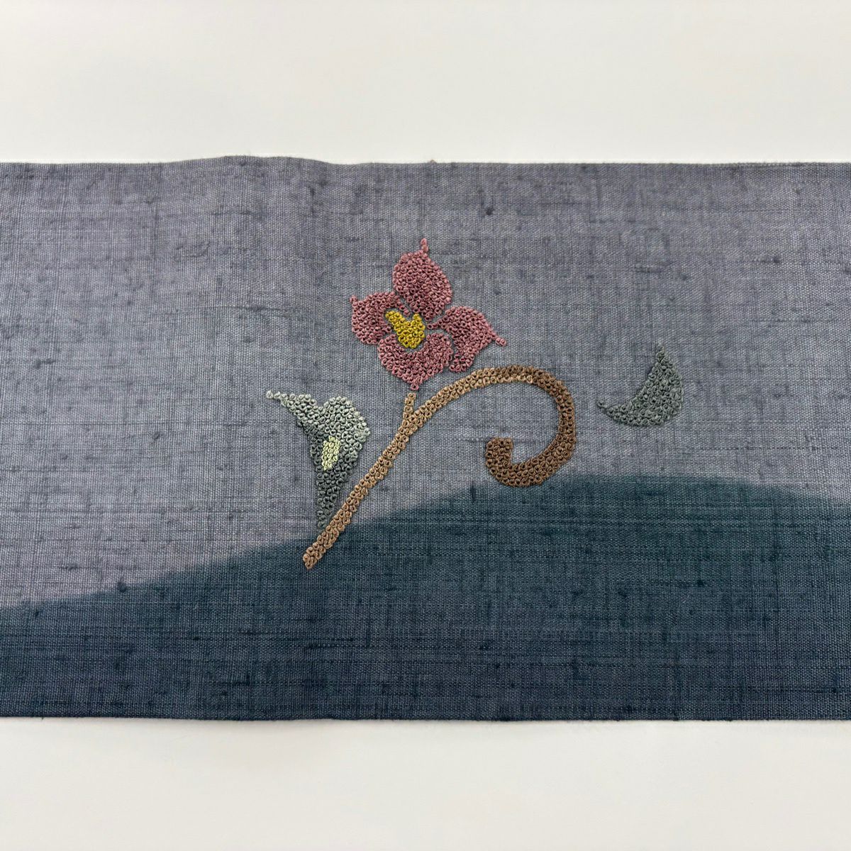 【美品】 名古屋帶 秀品級 紬織織 草花紋紋 相良刺繡 汕頭刺繡 深綠 純蠶絲