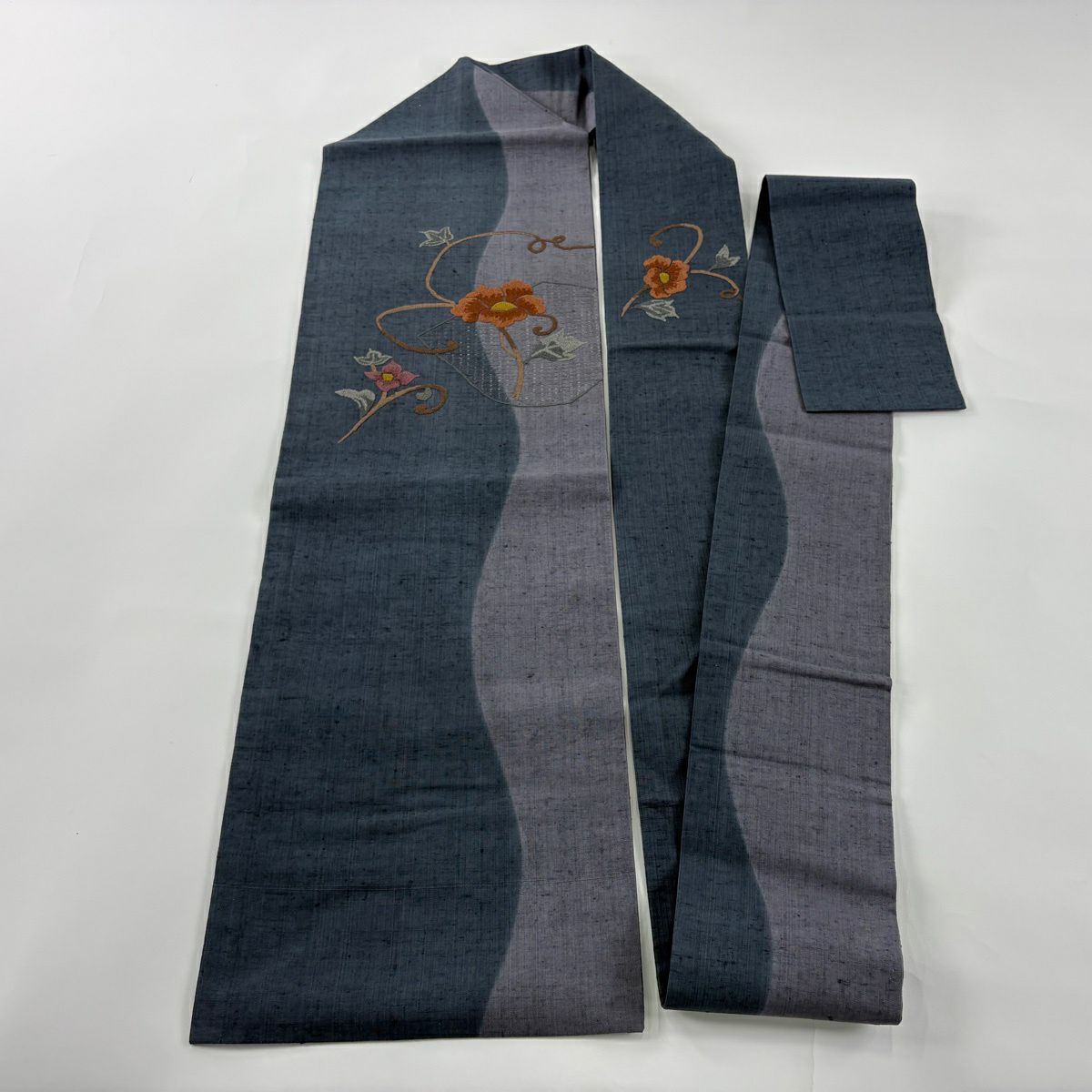 【美品】 名古屋帶 秀品級 紬織織 草花紋紋 相良刺繡 汕頭刺繡 深綠 純蠶絲