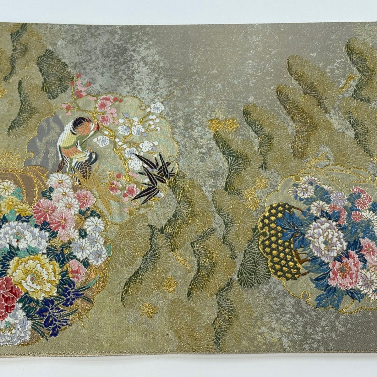 【美品】 袋帶 秀品級 鈴乃屋 吉祥雪輪紋 花車 唐織 金金箔 米色 六通 純蠶絲