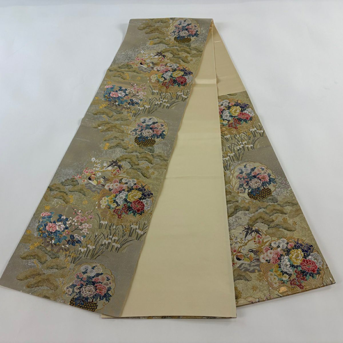 【美品】 袋帶 秀品級 鈴乃屋 吉祥雪輪紋 花車 唐織 金金箔 米色 六通 純蠶絲
