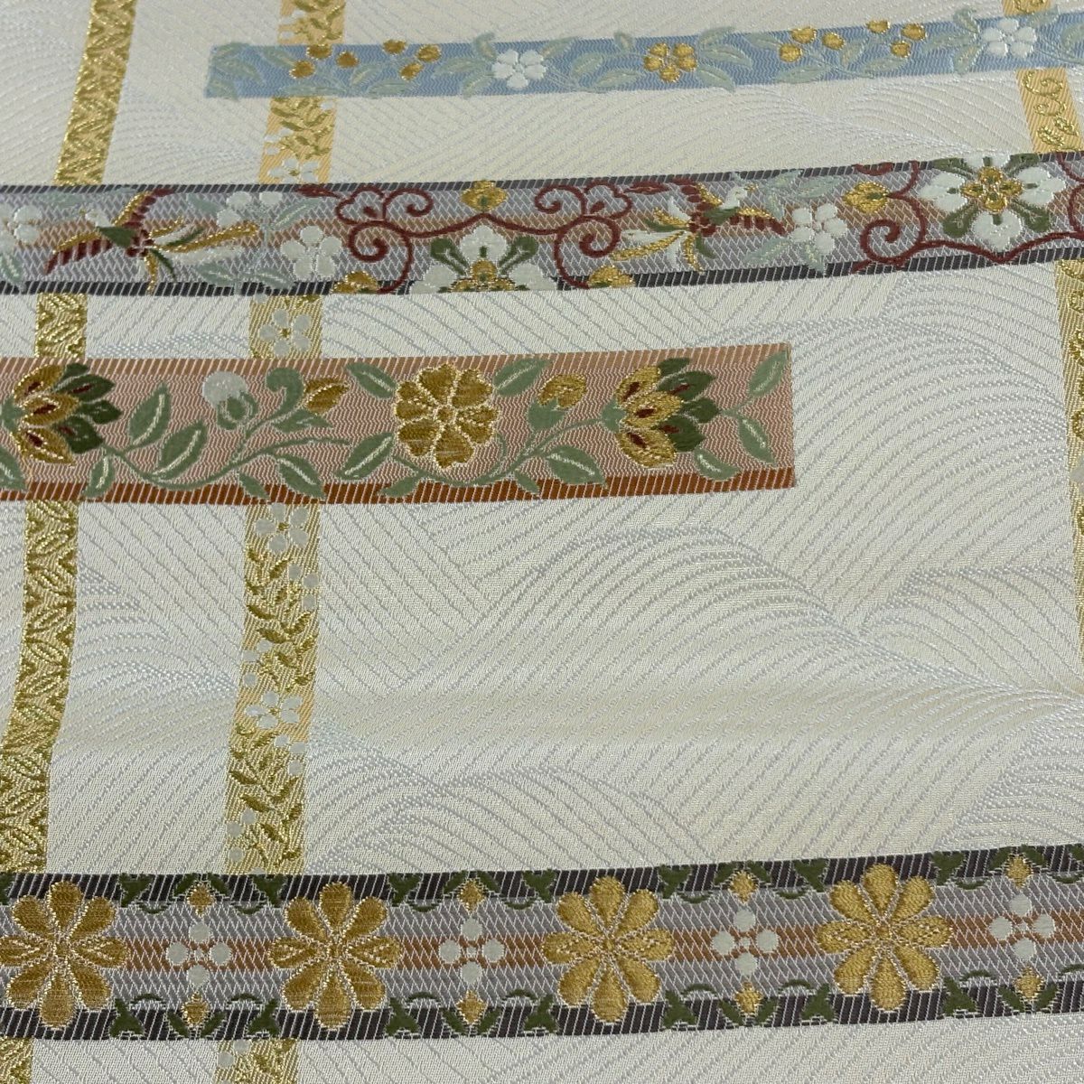 【美品】 袋帶 秀品級 落款あり 篠屋宗兵衛謹製 花喰鳥 花唐草紋 金金箔 唐織 米色 六通 純蠶絲
