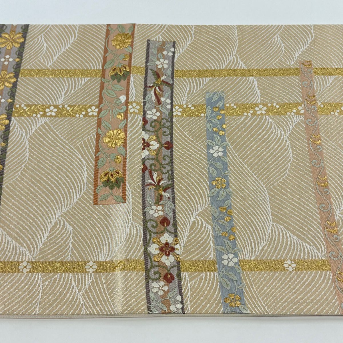 【美品】 袋帶 秀品級 落款あり 篠屋宗兵衛謹製 花喰鳥 花唐草紋 金金箔 唐織 米色 六通 純蠶絲