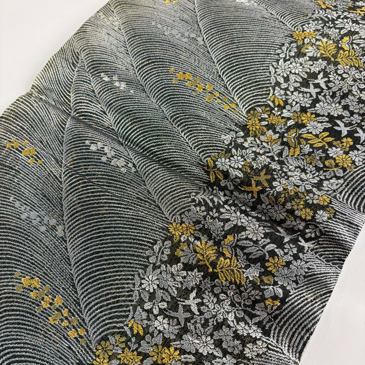 【美品】 袋帶 秀品級 草花紋紋 波 金銀彩 金金箔 銀 六通 純蠶絲