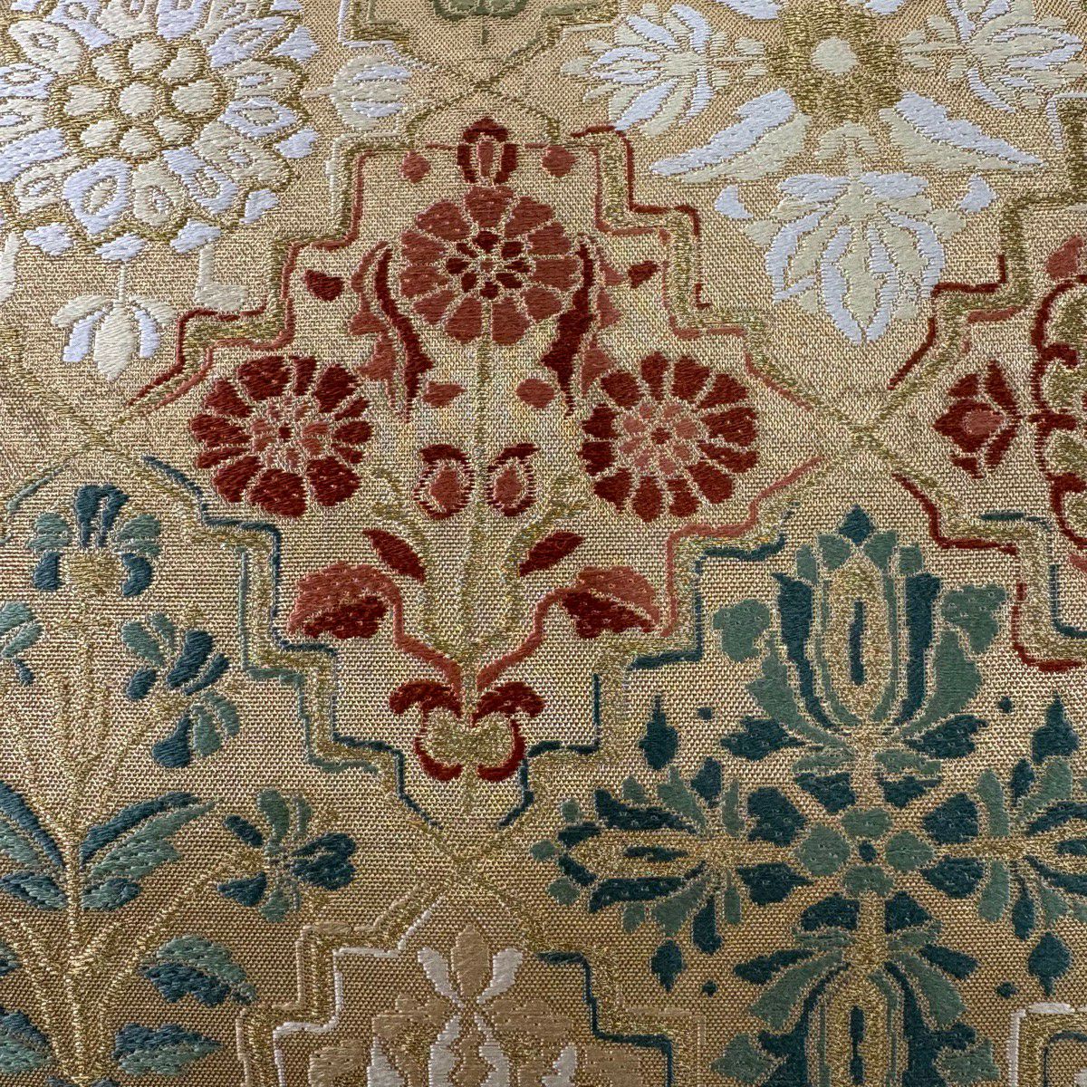 【美品】 袋帶 秀品級 花井幸子 落款あり 華紋 草花紋刺繡 金絲 金 六通 純蠶絲