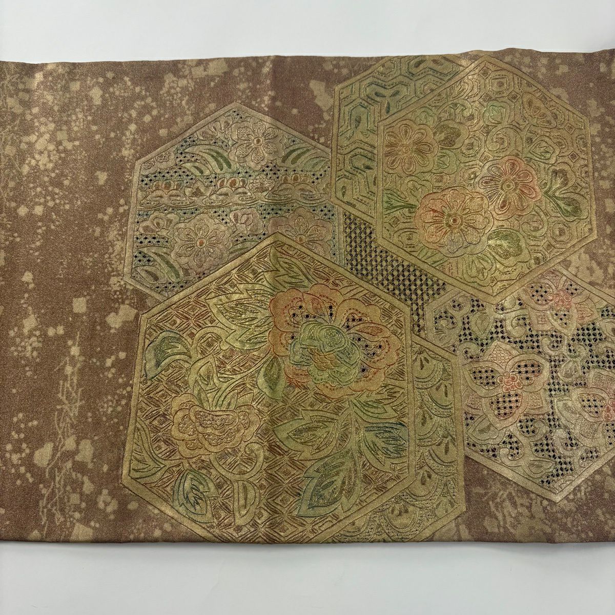 【美品】 袋帶 秀品級 關西仕立 雪白牡丹 龜甲刺繡 金銀彩 金茶 お太鼓柄 純蠶絲
