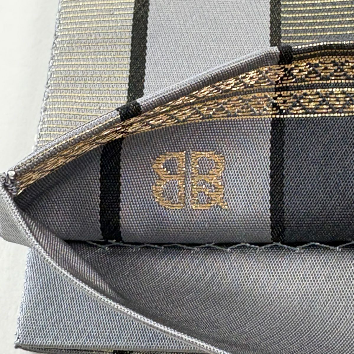 【美品】 袋帶 名品級 服部織物 落款あり 証紙あり 有栖川 草花紋 金糸 金金箔 灰色 六通 純蠶絲