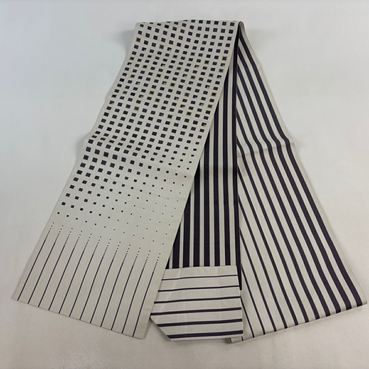 【美品】名古屋帶 逸品級 八寸名古屋帶 松樹葉仕立 幾何學圖案 奶油色 純蠶絲