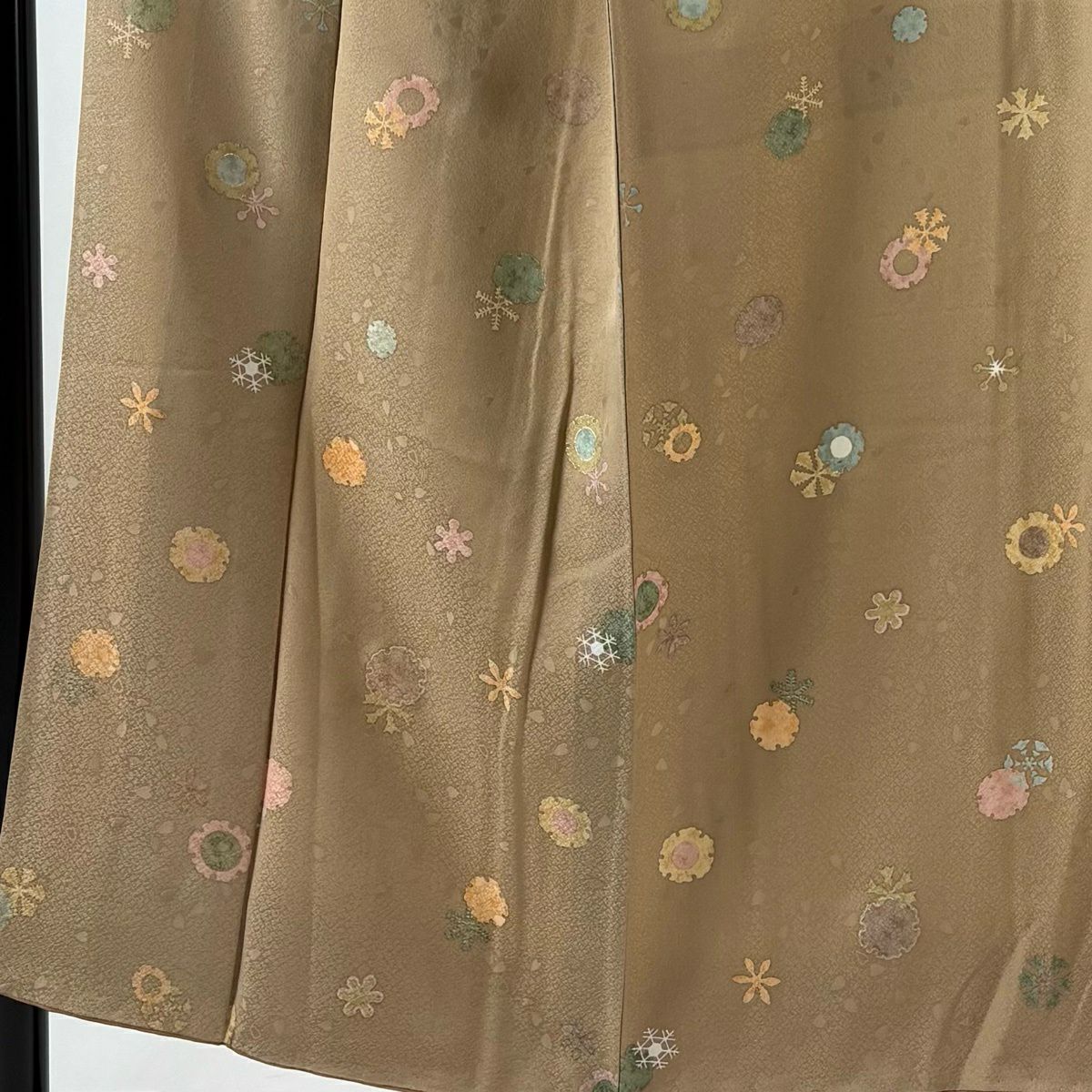 【美品】 小紋 身長153cm 袖長62.5cm S 雙層 雪輪 地紋 金銀彩 淺茶 純蠶絲 秀品級