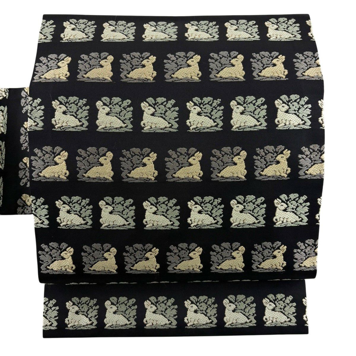 【美品】 名古屋帶 名品級 花兔 金絲 刺繡 黑 純蠶絲