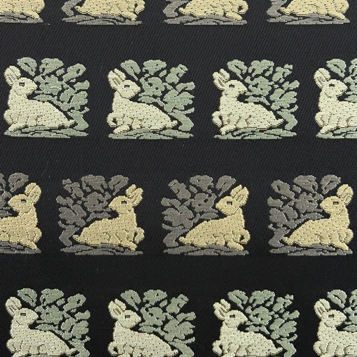 【美品】 名古屋帶 名品級 花兔 金絲 刺繡 黑 純蠶絲