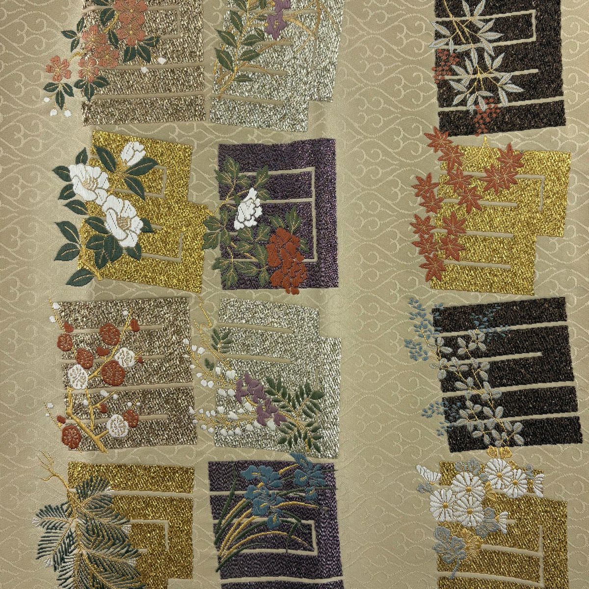 【美品】 袋帶 名品級 草木染 源氏香 松樹梅花 金金箔 刺繡 米色 六通 純蠶絲