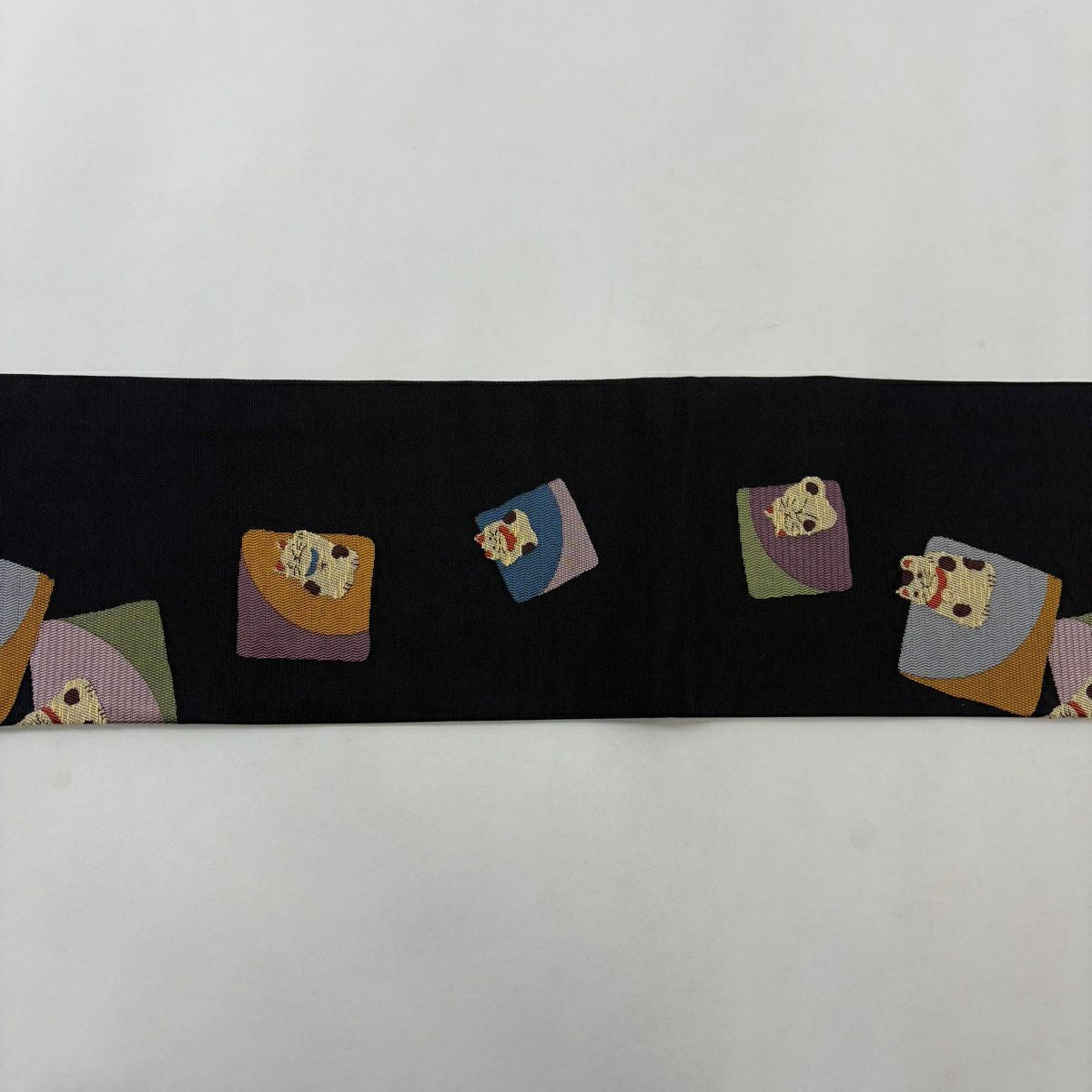【美品】名古屋帶 名品級 招財貓 幾何圖案 金絲 黑 純蠶絲