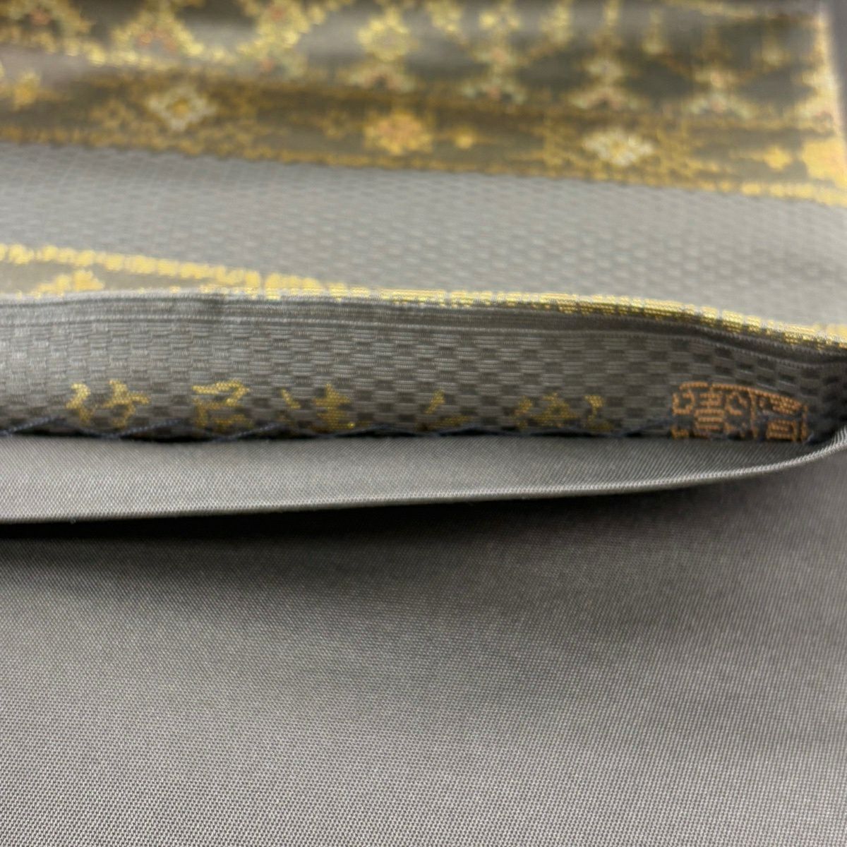 【美品】 袋帶 名品級 金金箔屋清兵衛 附有落款 草木染 華紋 段縞圖案 金金箔 金絲 灰色 大鼓圖案 純蠶絲