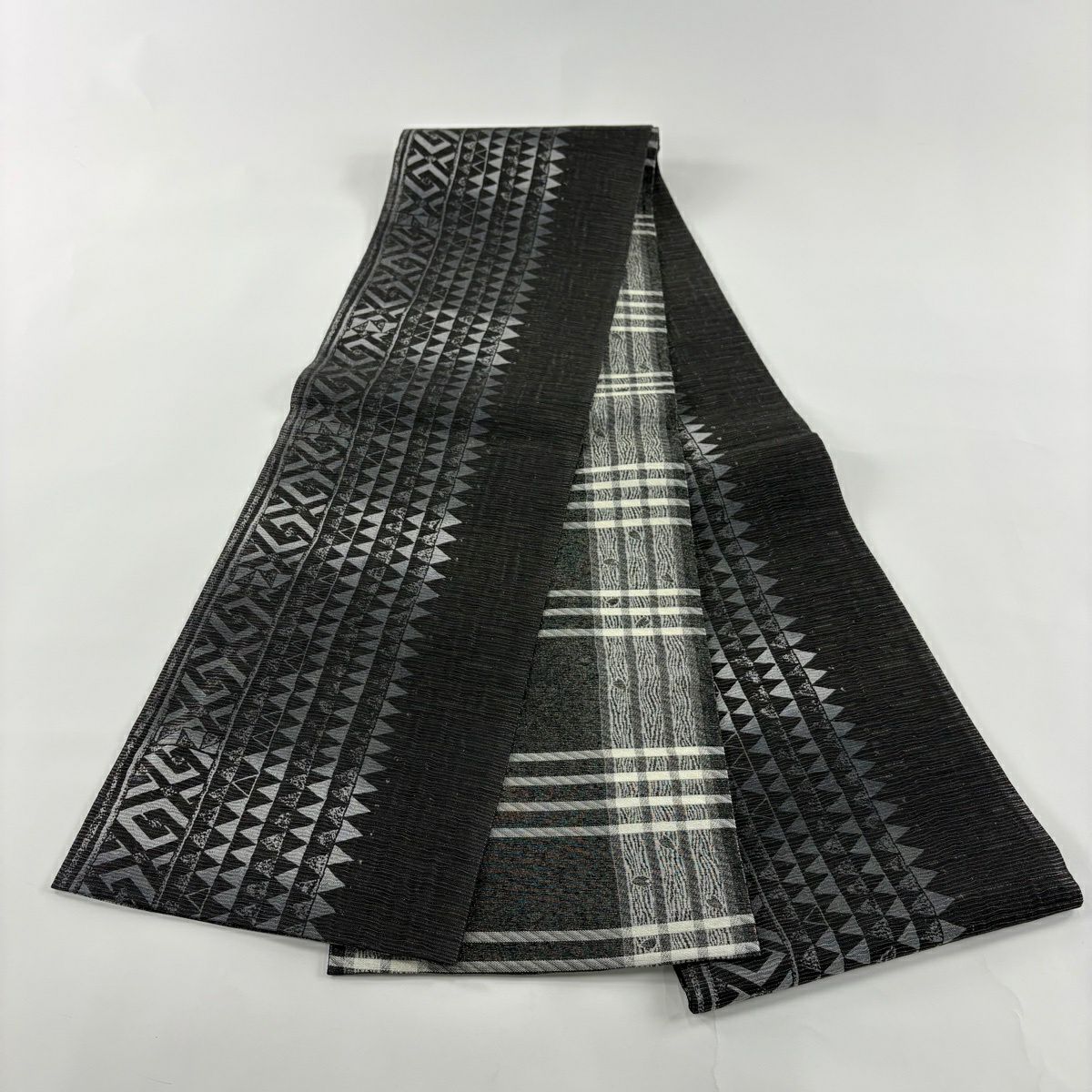 【美品】 袋帶 名品級 幾何學 細條紋 銀線 黑灰 全通 純蠶絲