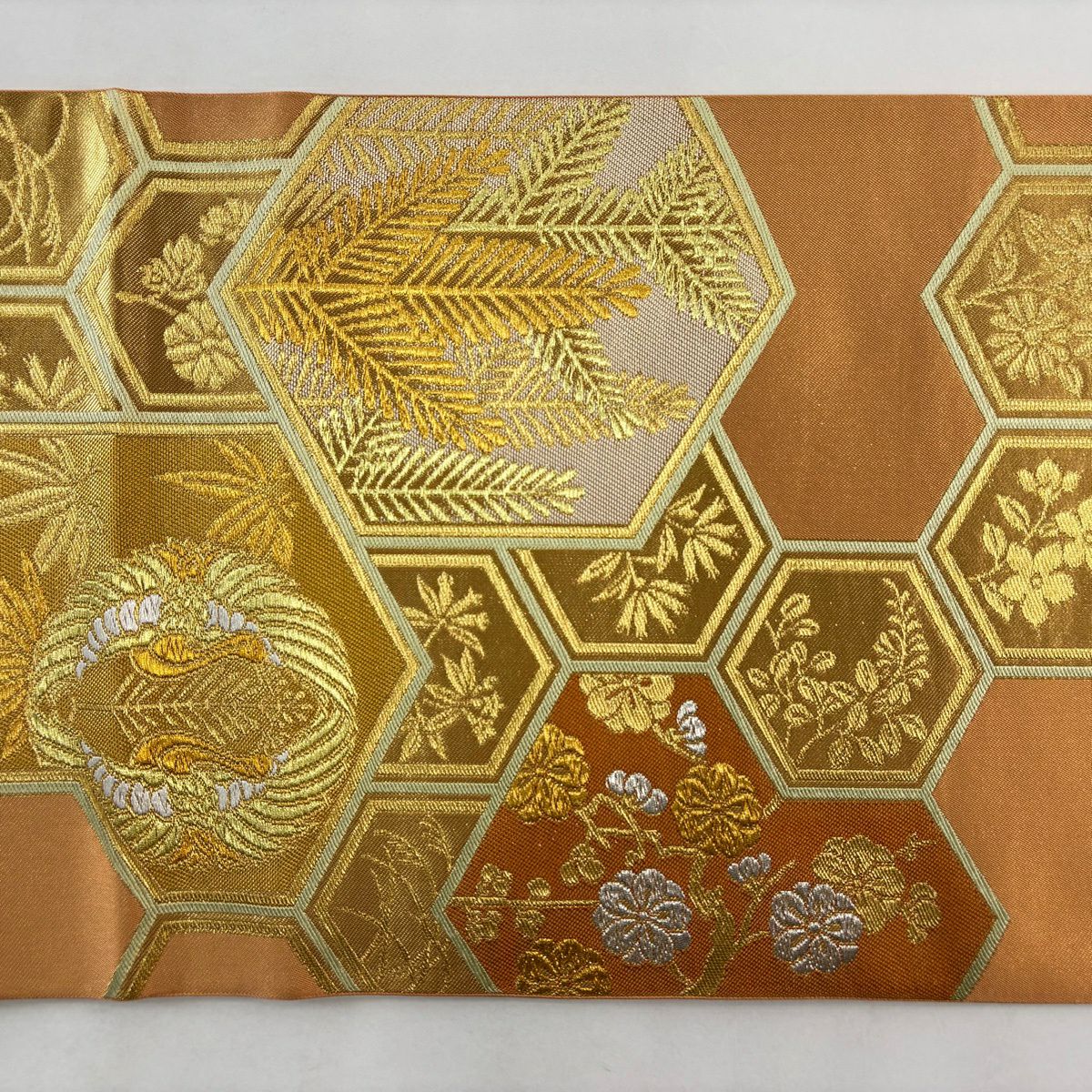 【美品】 袋帶 名品級 川島織物 落款あり 向鳥 龜甲 金銀彩 金金箔 淺橙 六通 純蠶絲